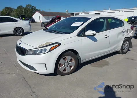 2018 Kia Forte Lx z USA, uszkodzony, nr VIN 3KPFL4A75JE213376